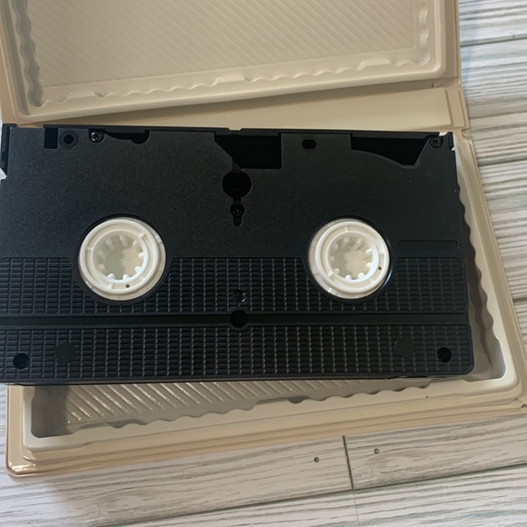 Disneys 1992 Aladdin VHS tape - Picture 8 of 9